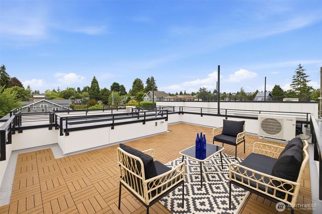 5904 42nd Avenue SW, Seattle, WA 98136