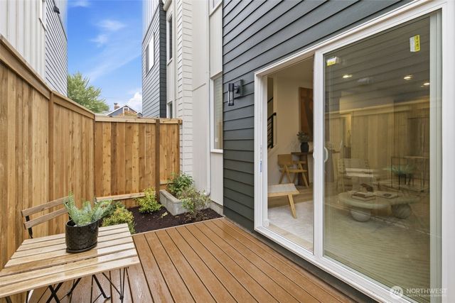 5904 42nd Avenue SW, Seattle, WA 98136