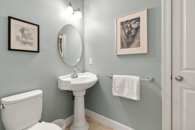 115 Forest St, Reading, MA 01867