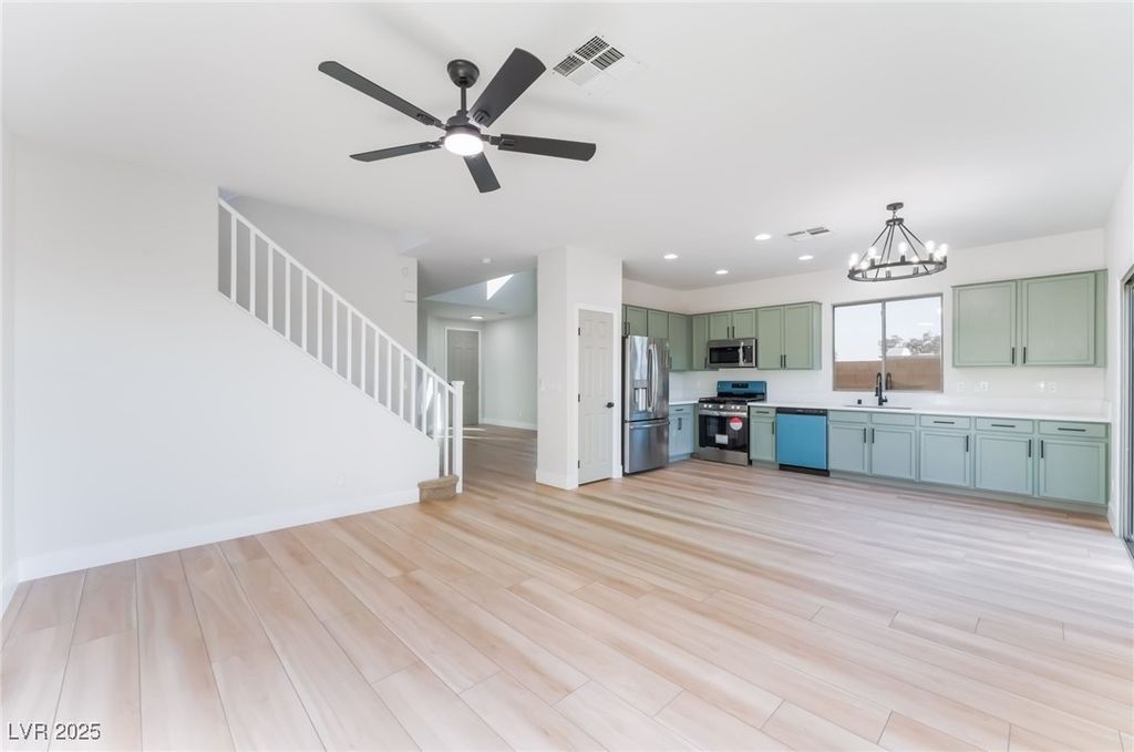 8421 Cheerful Brook Avenue, Las Vegas, NV 89143