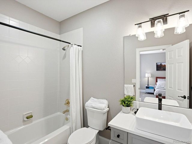 6536 S Riviera Way, Aurora, CO 80016