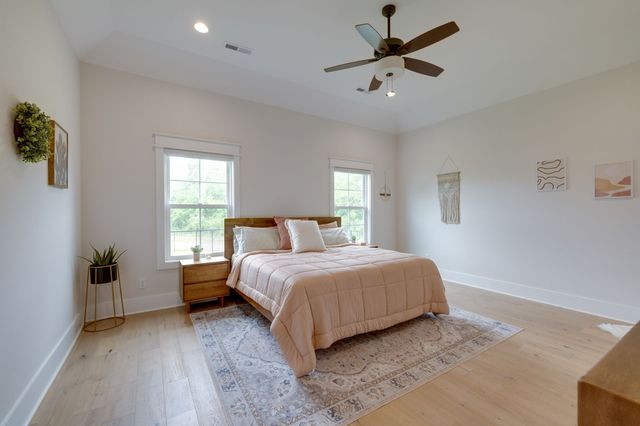 1545 Shalom St, Murfreesboro, TN 37128
