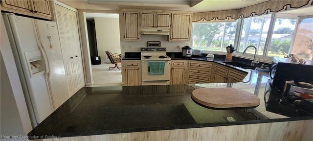 308 Oak Knolls Circle, Sebring, FL 33876