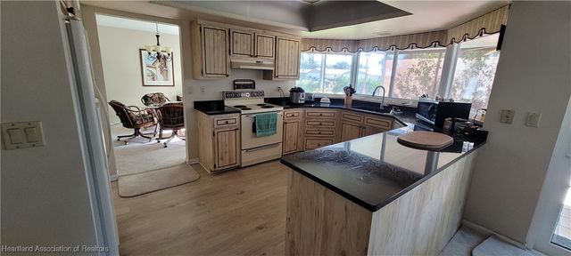 308 Oak Knolls Circle, Sebring, FL 33876