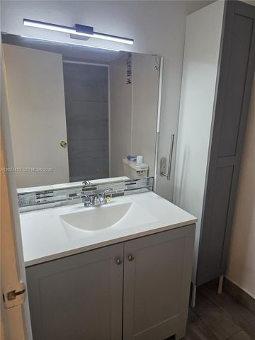 17901 NW 68th Ave T201, Hialeah, FL 33015