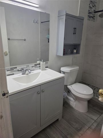 17901 NW 68th Ave T201, Hialeah, FL 33015