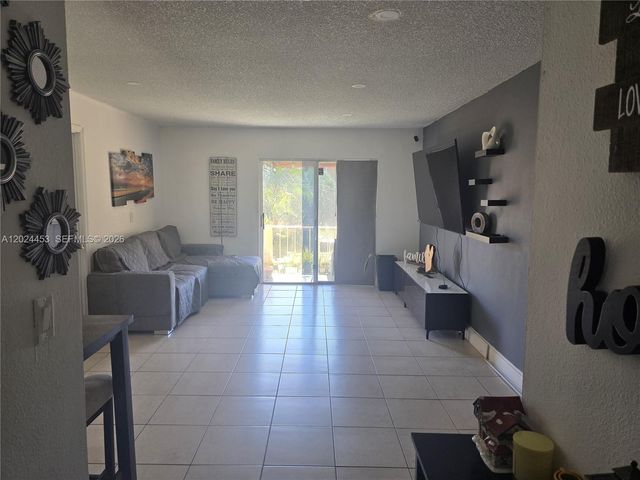 17901 NW 68th Ave T201, Hialeah, FL 33015