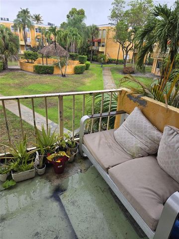 17901 NW 68th Ave T201, Hialeah, FL 33015