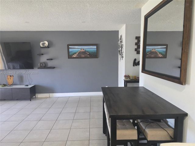 17901 NW 68th Ave T201, Hialeah, FL 33015