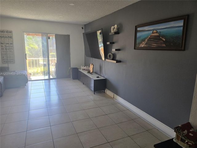 17901 NW 68th Ave T201, Hialeah, FL 33015