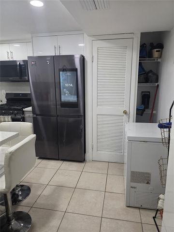 17901 NW 68th Ave T201, Hialeah, FL 33015