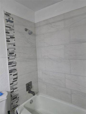 17901 NW 68th Ave T201, Hialeah, FL 33015