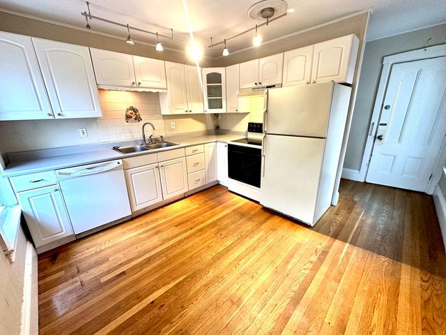 6 Grant St 2, Natick, MA 01760