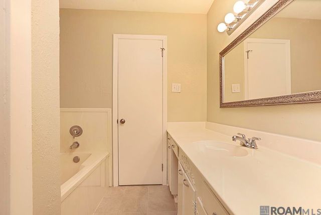 13034 Harold Rd, Gonzales, LA 70737