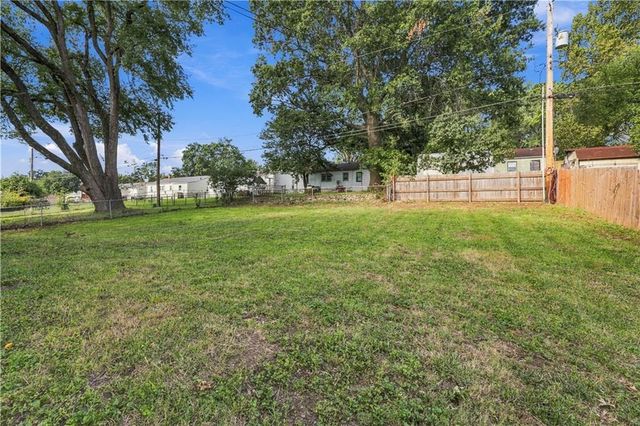 1622 N Emery Street, Independence, MO 64050