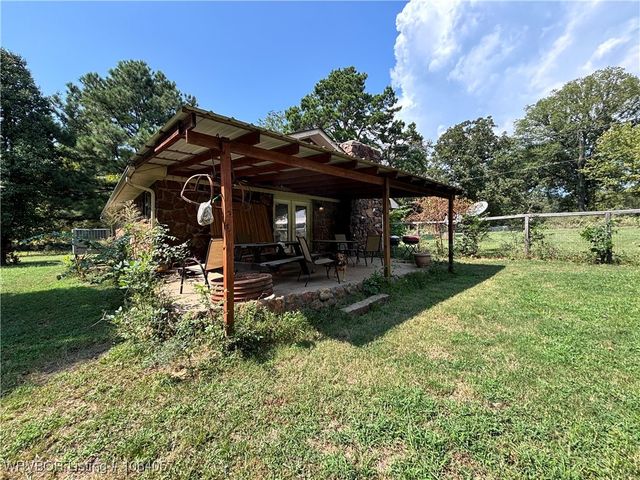 469958 E 1099 Road, Muldrow, OK 74948