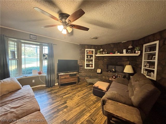 469958 E 1099 Road, Muldrow, OK 74948