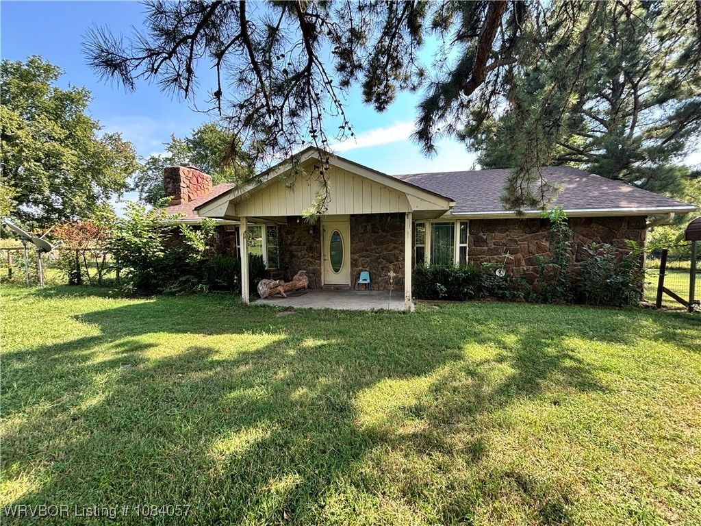 469958 E 1099 Road, Muldrow, OK 74948