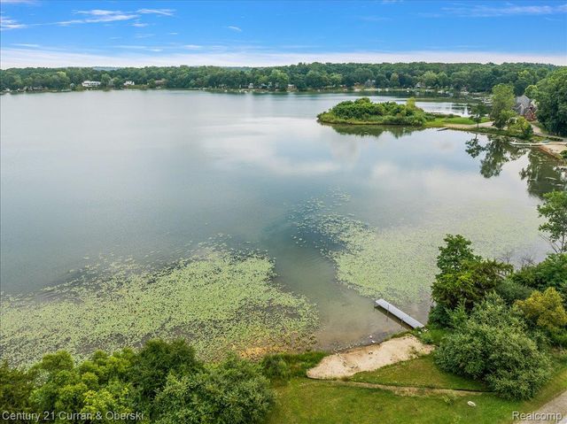 2770 Bogie Lake Road, White Lake Charter Township, MI 48386