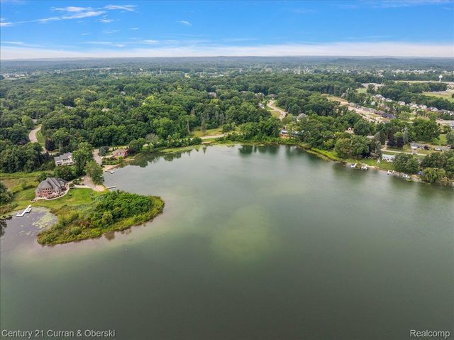 2770 Bogie Lake Road, White Lake Charter Township, MI 48386
