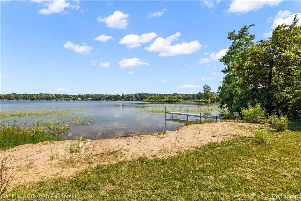 2770 Bogie Lake Road, White Lake Charter Township, MI 48386