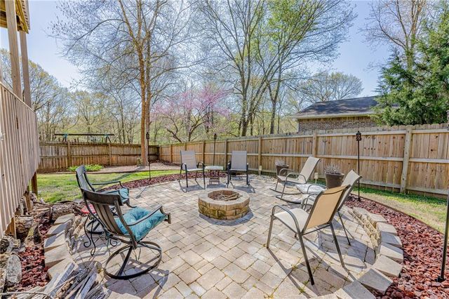 105 NW Erika Court, Bentonville, AR 72712