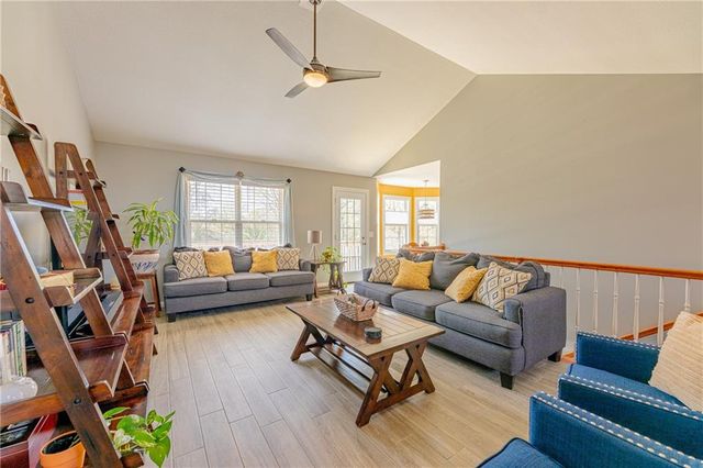 105 NW Erika Court, Bentonville, AR 72712
