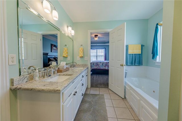 105 NW Erika Court, Bentonville, AR 72712