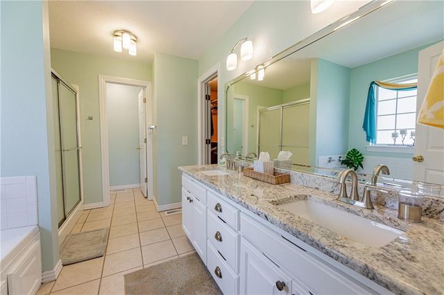 105 NW Erika Court, Bentonville, AR 72712