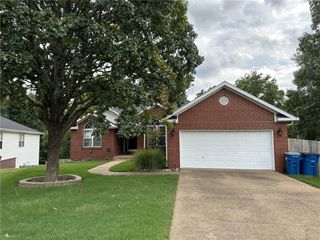 105 NW Erika Court, Bentonville, AR 72712