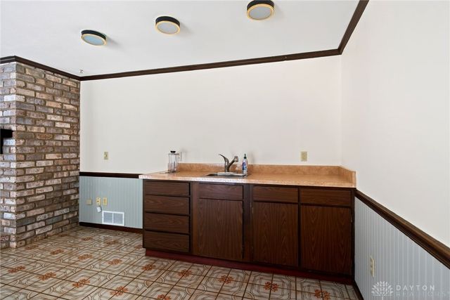 256 E Rahn Road, Dayton, OH 45429