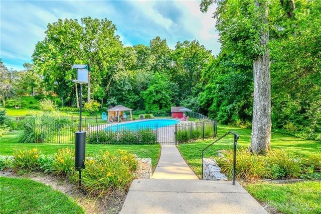 256 E Rahn Road, Dayton, OH 45429