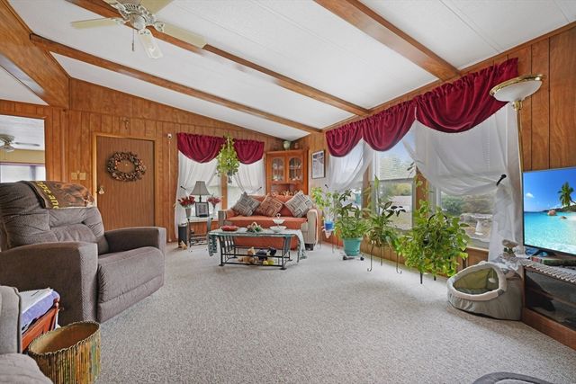 29 Pipers Way, Carver, MA 02330