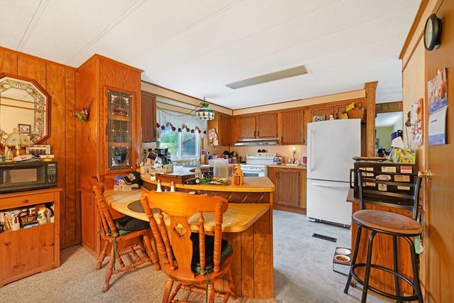 29 Pipers Way, Carver, MA 02330