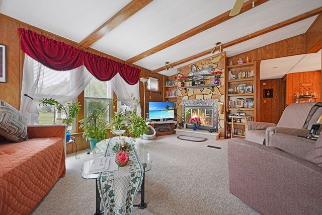 29 Pipers Way, Carver, MA 02330