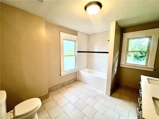 307 W Wabash Ave, New Castle, PA 16102