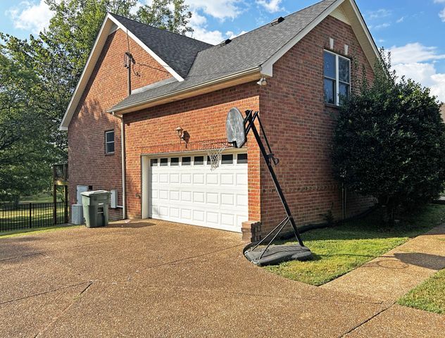 2110 Creek Trl, Goodlettsville, TN 37072