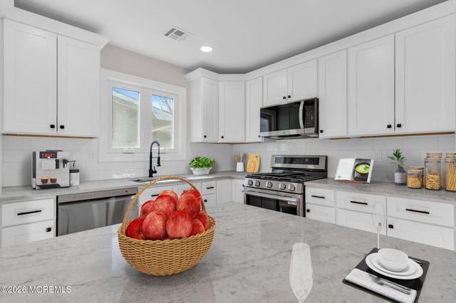 10 Arnold Street, Brick, NJ 08724