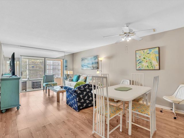 2881 NW 47th Terrace 209, Lauderdale Lakes, FL 33313