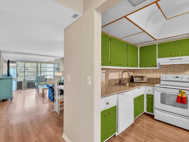 2881 NW 47th Terrace 209, Lauderdale Lakes, FL 33313