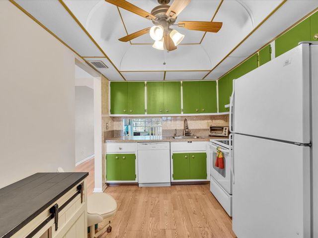 2881 NW 47th Terrace 209, Lauderdale Lakes, FL 33313