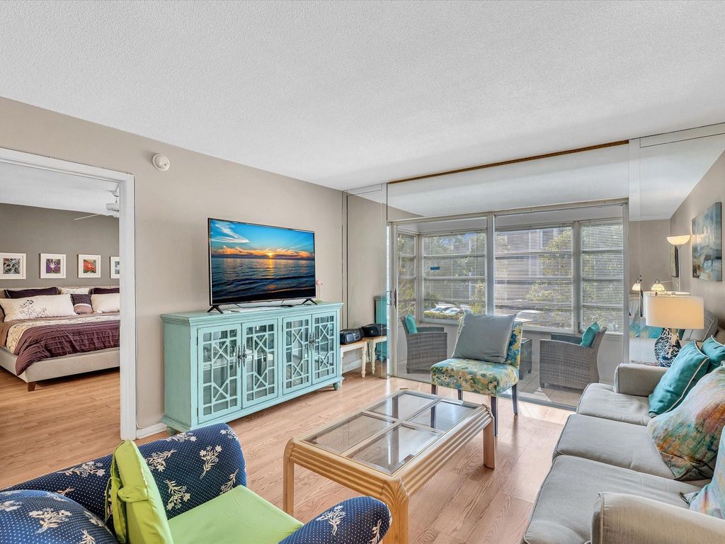 2881 NW 47th Terrace 209, Lauderdale Lakes, FL 33313