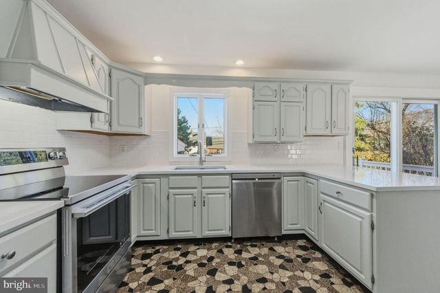 2620 MACLARY DR, Wilmington, DE 19808