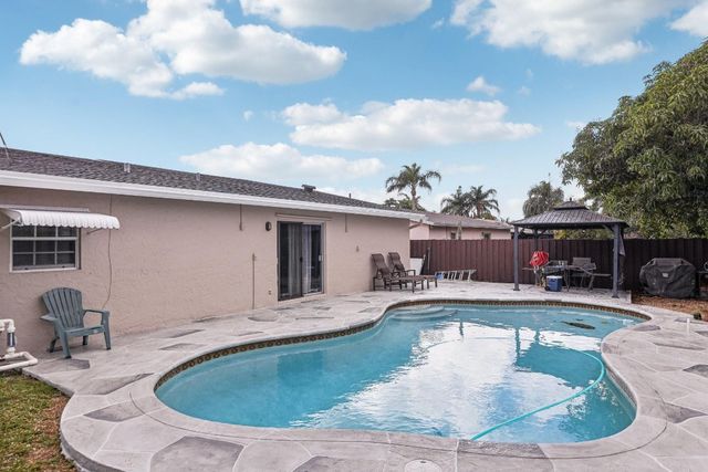 414 SW 79th Terrace, North Lauderdale, FL 33068