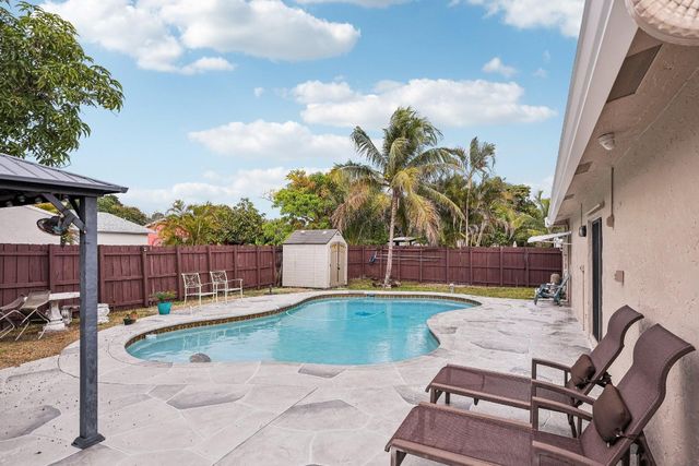 414 SW 79th Terrace, North Lauderdale, FL 33068