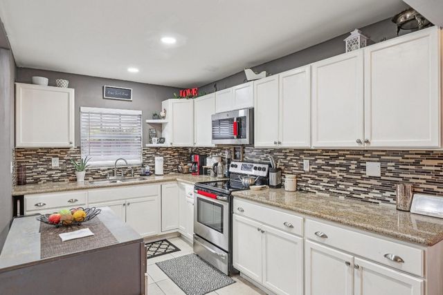 414 SW 79th Terrace, North Lauderdale, FL 33068