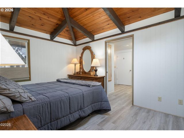 225 MONTEREY Ave, Lincoln City, OR 97367