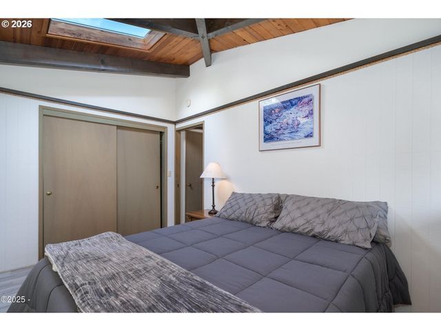 225 MONTEREY Ave, Lincoln City, OR 97367