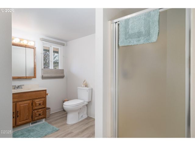 225 MONTEREY Ave, Lincoln City, OR 97367