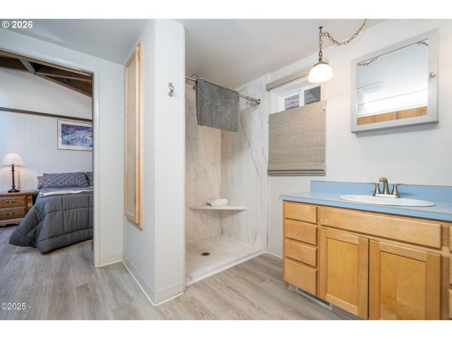 225 MONTEREY Ave, Lincoln City, OR 97367